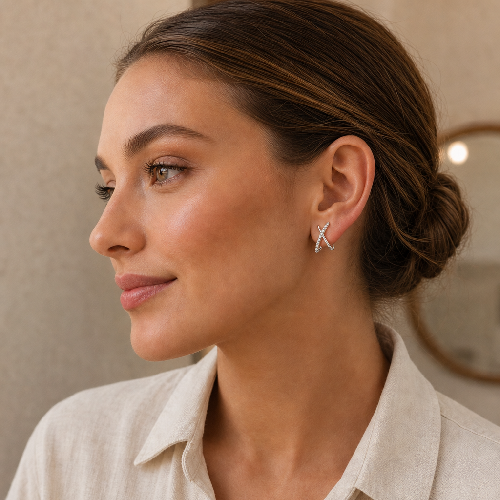 Cross stud earrings in gold and silver – byjoler
