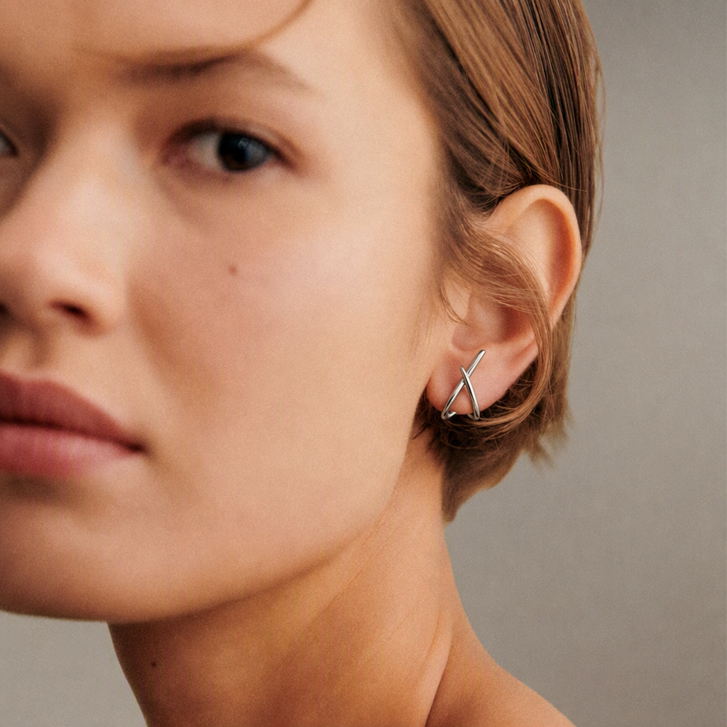 Cross stud earrings in gold and silver – byjoler