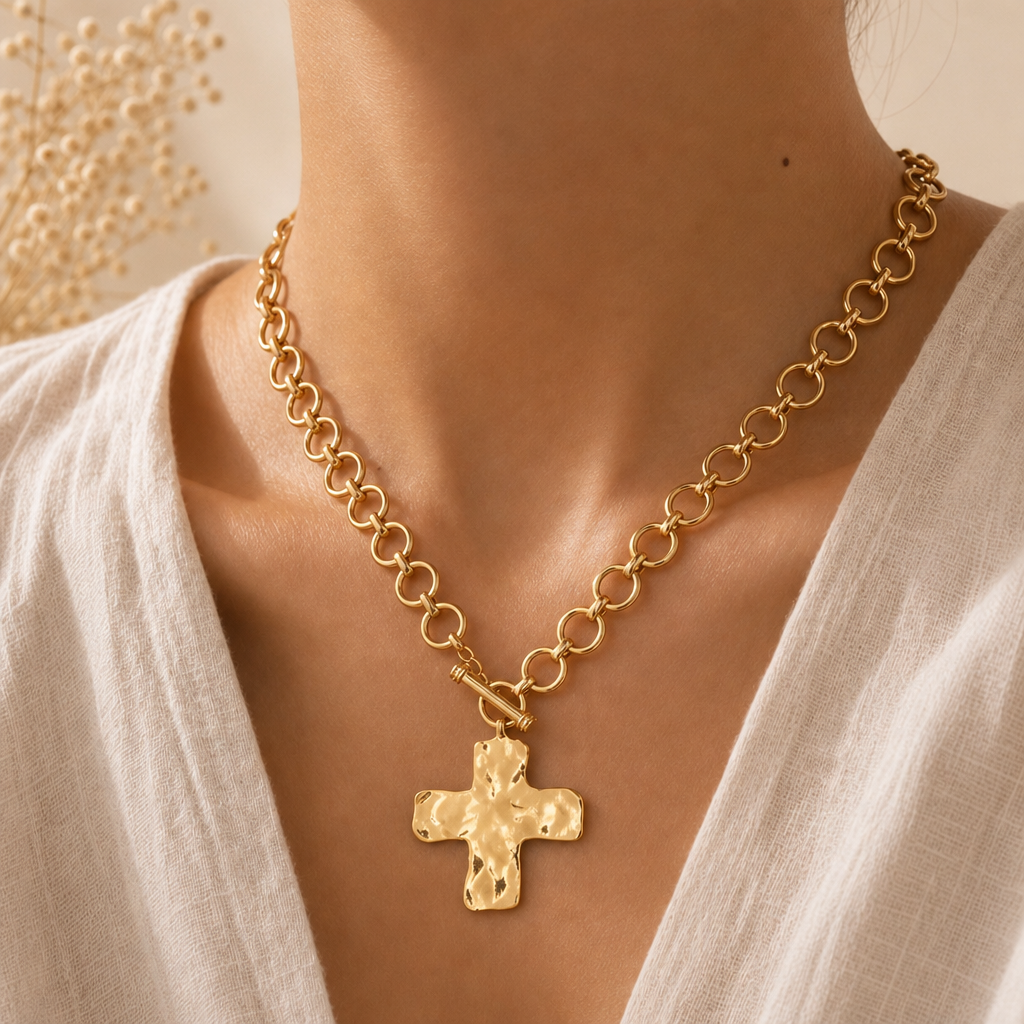 Chunky gold chain necklace with hammered cross pendant – byjoler