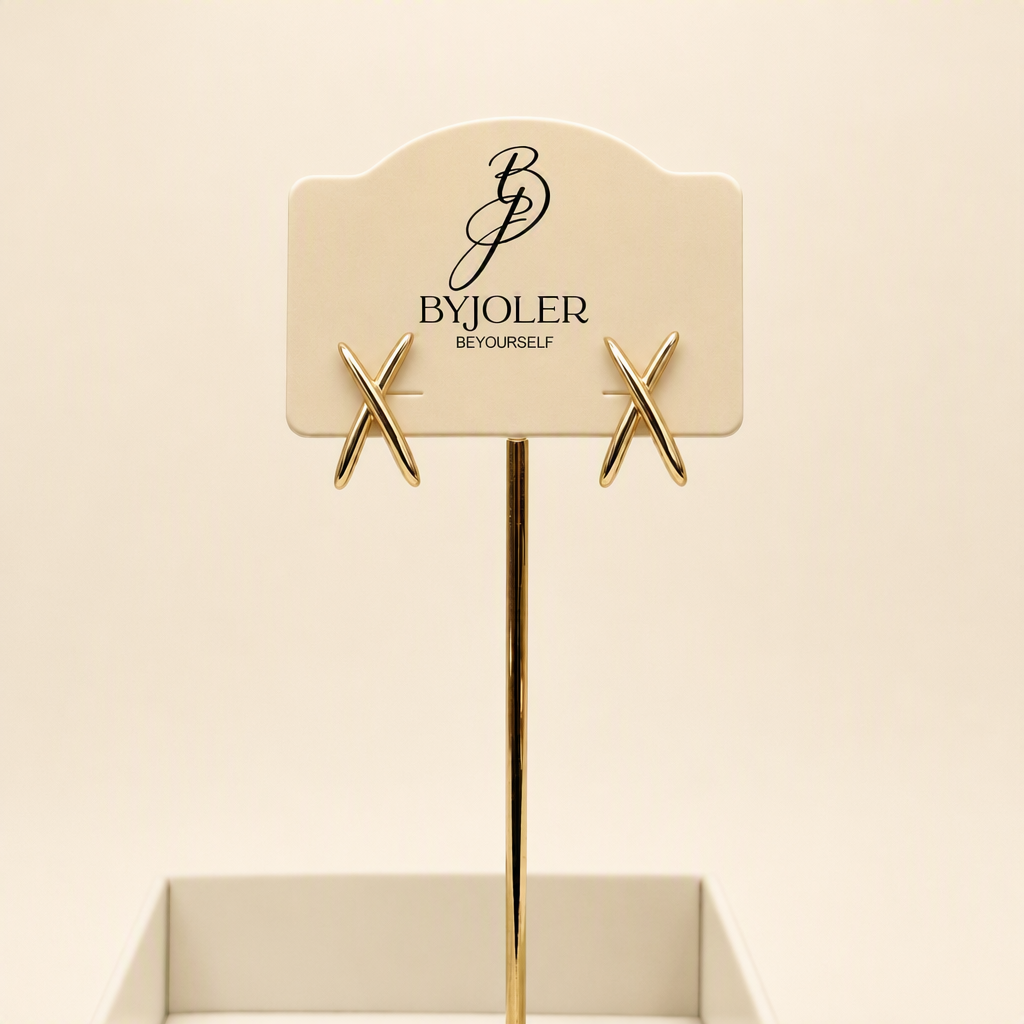 Cross stud earrings in gold and silver – byjoler