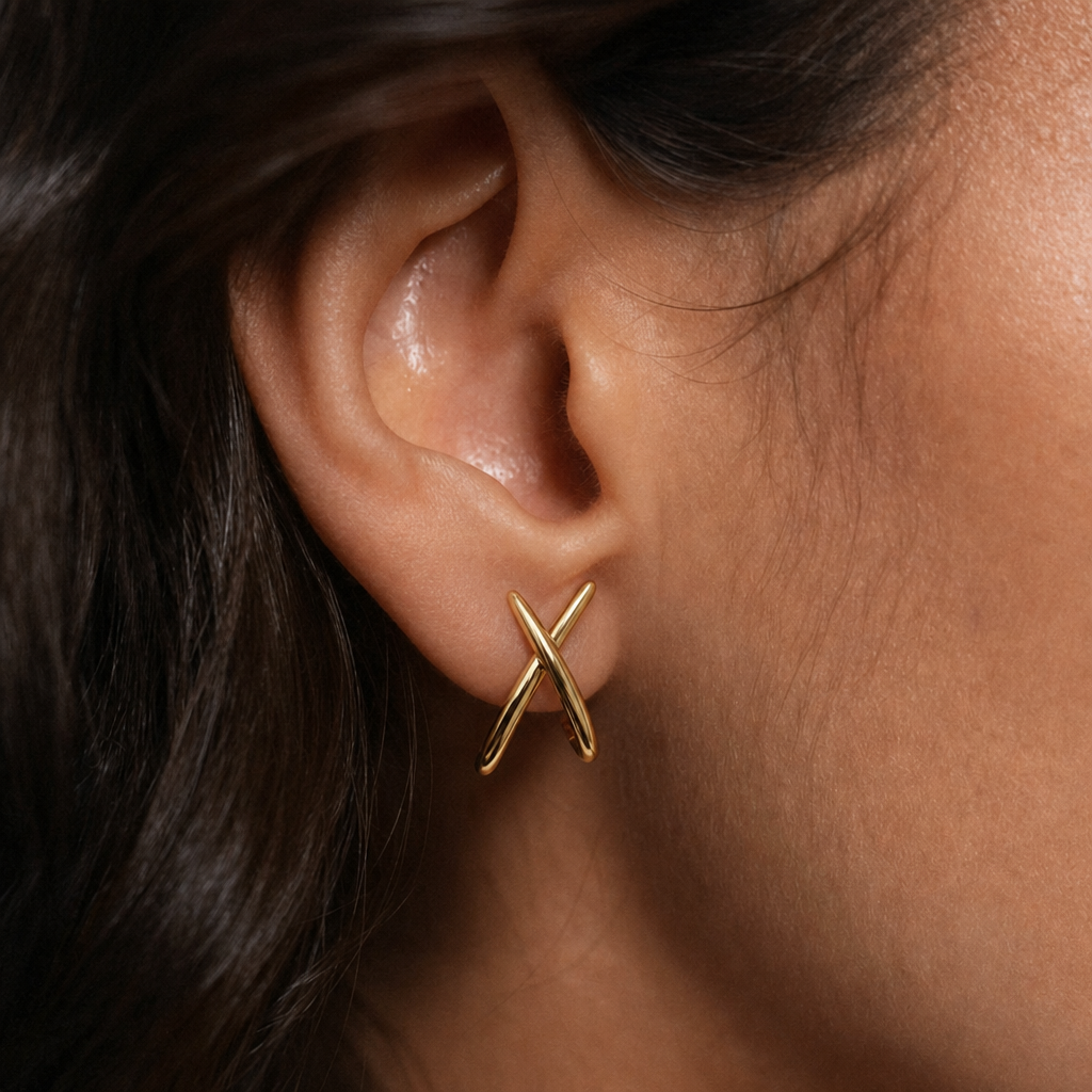Cross stud earrings in gold and silver – byjoler